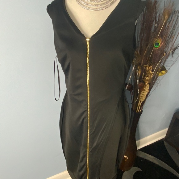 Sexy and sleek black dress - Picture 6 of 9